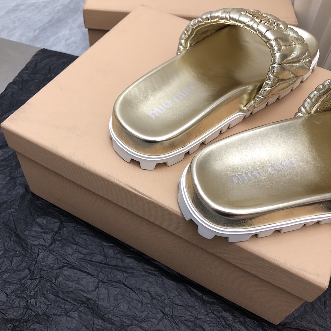 Miu Miu 2025SS Lambskin Flat Sandals & Slippers - Quilted Design 9 i1684054868 2929 6