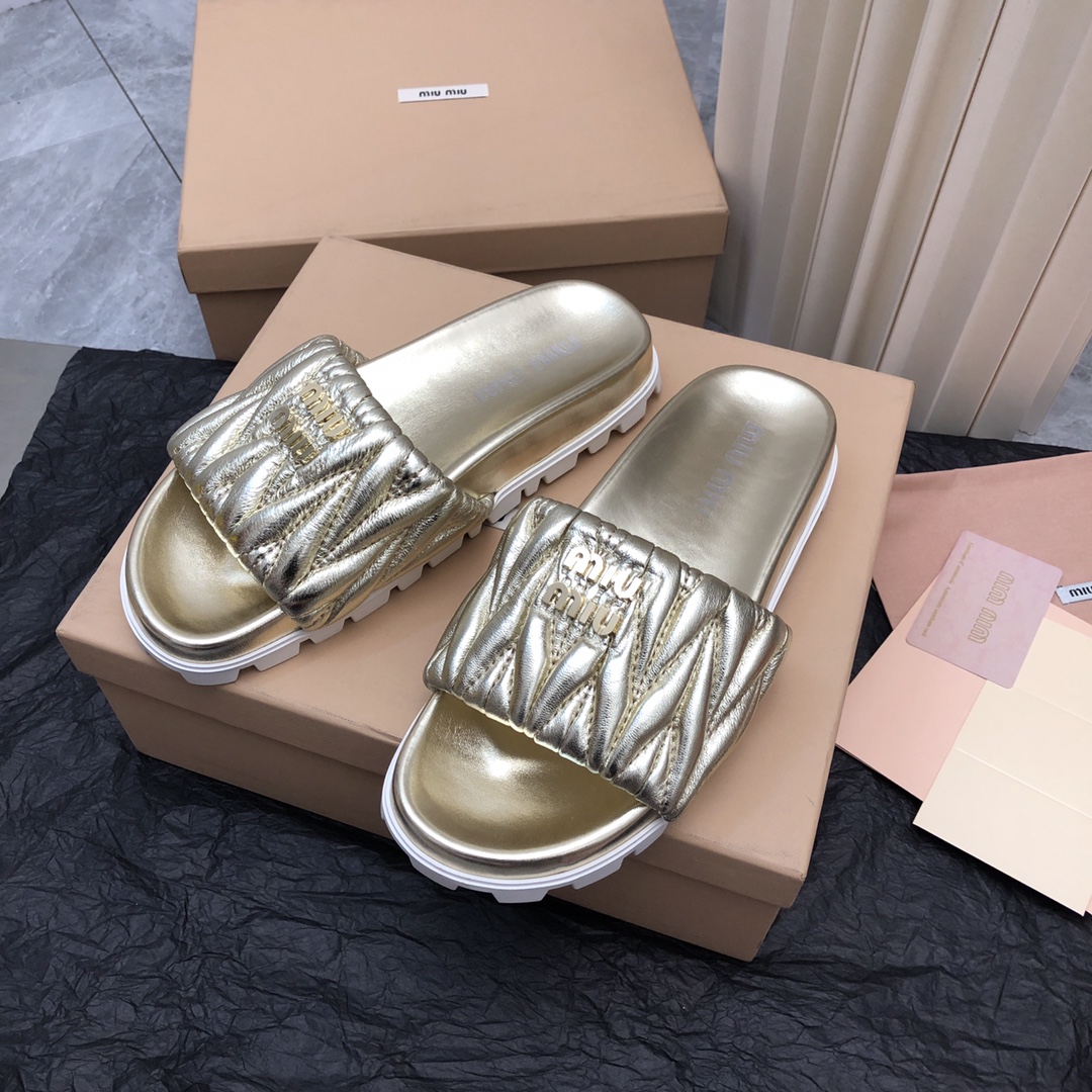Miu Miu 2025SS Lambskin Flat Sandals & Slippers - Quilted Design 1 Miu Miu 2025SS Lambskin Flat Sandals & Slippers - Quilted Design