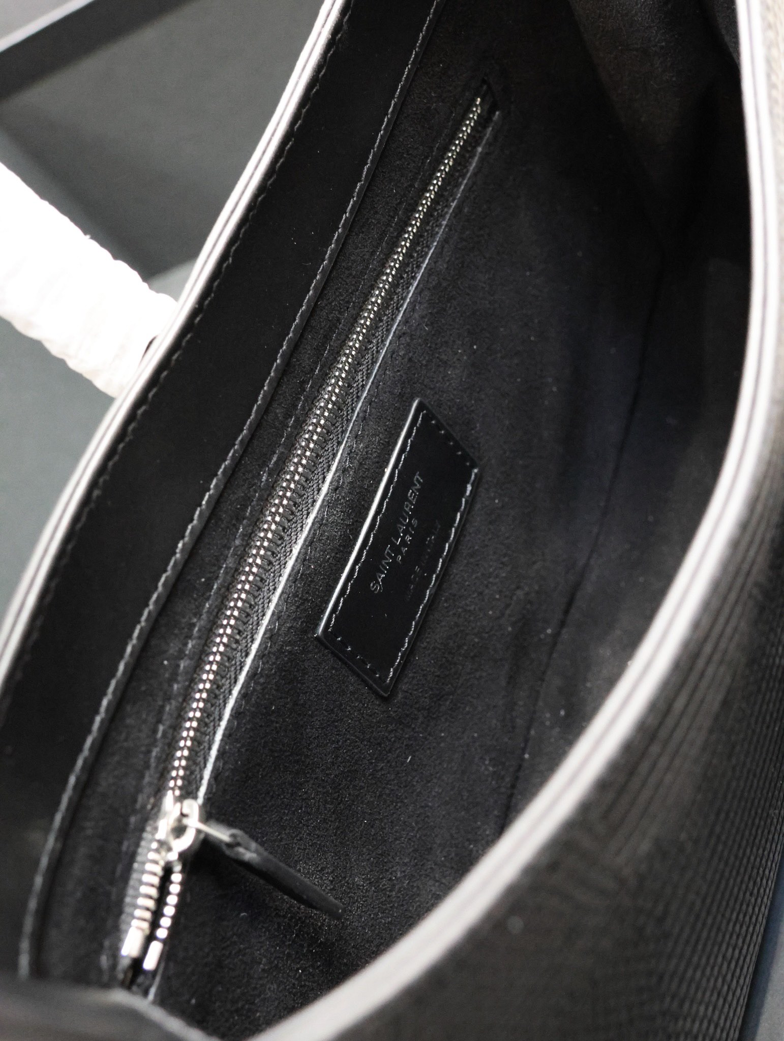 原厂皮黑色银扣蜥蜴纹_腋下包Le5A7Bag强推️今年的宝藏包包之一！极简外形+金属logo扣开合设计可