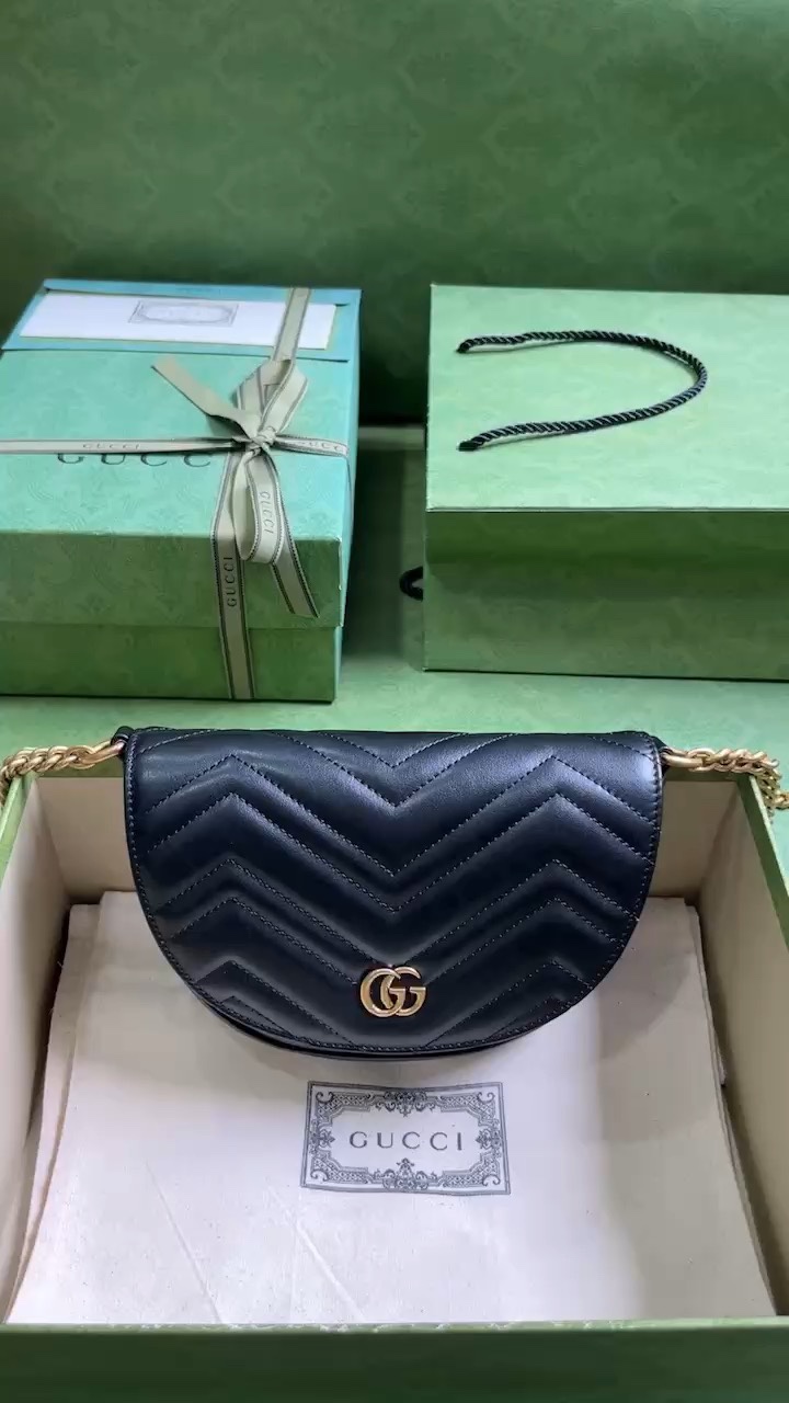 Gucci Marmont Designer
 Crossbody & Shoulder Bags Black Chains