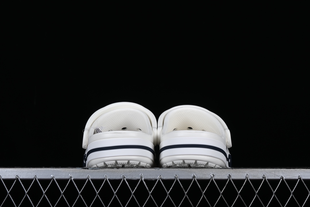 💰150纯原
Crocs 卡骆驰 平板洞洞凉鞋 经夏季经典两用沙滩洞洞鞋 凉鞋拖鞋
#如需配件+¥20 #东莞原厂 欧洲订单 无盒软包 同步官方尺码
尺码:M4(36-37) M5(37-38)M6(38-39)M7(39-40)M8(41-42)M9(42-43)M10(43-44)M11(45-46)标准码 B.D4