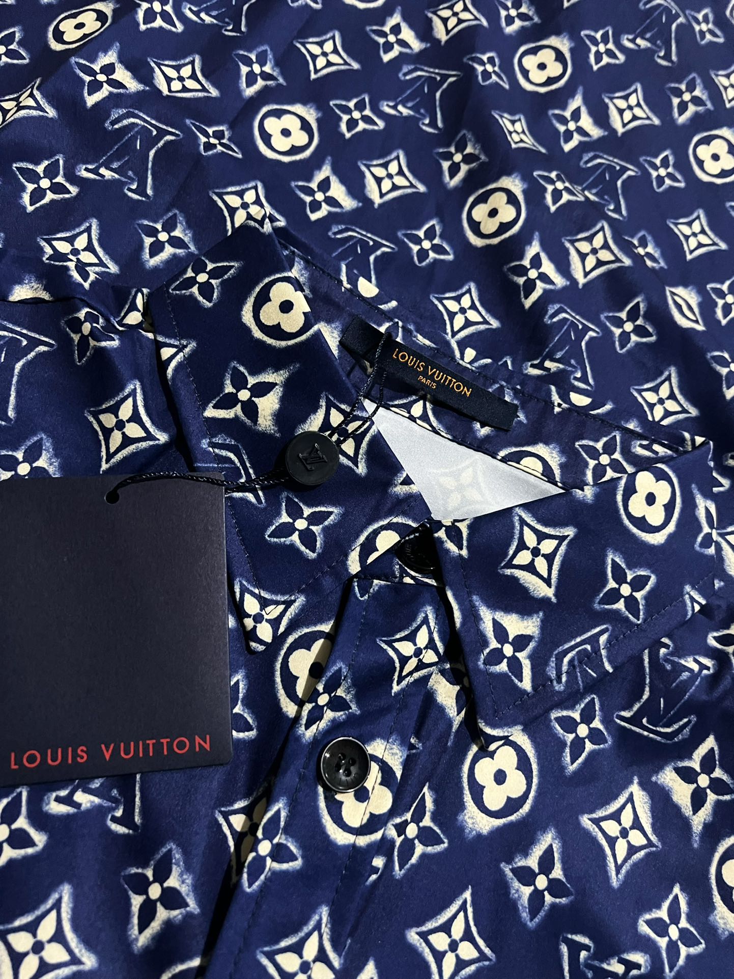 180  Louis Vuitton/路易威登限定款满印休闲短袖衬衫