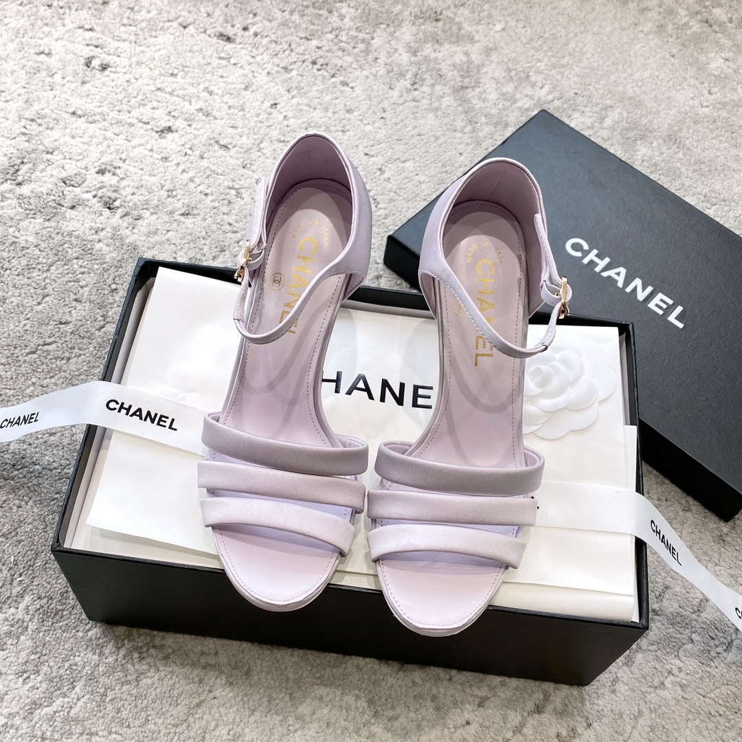 CHANEL 샌들 소가죽 발이 하얘 보이는 우아한 스타일