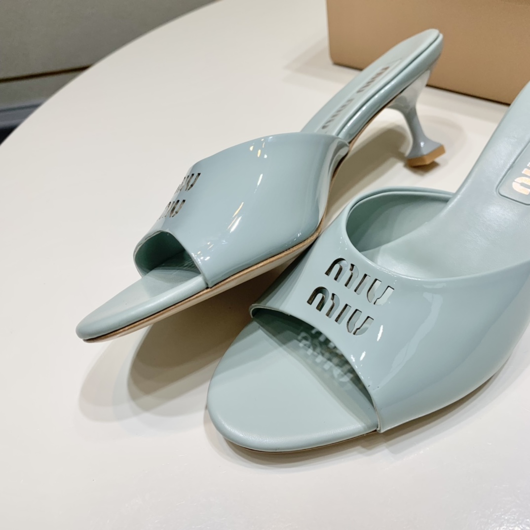 miumiu缪家2023年新款镂空字