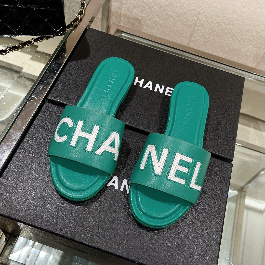 Chanel Scarpe Pantofole Pelle bovina Cuoio genuino verniciata di pecora
