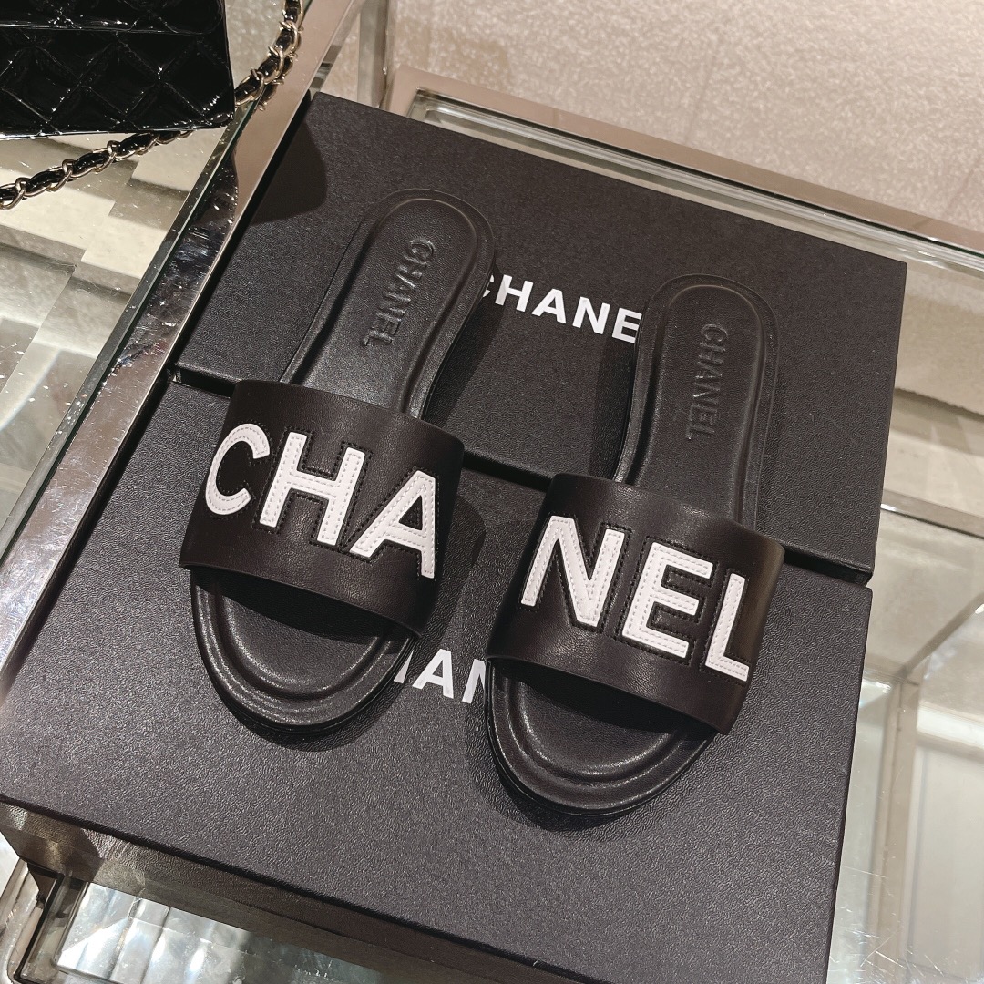 Acquistare ora
 Chanel Scarpe Pantofole Pelle bovina Cuoio genuino verniciata di pecora
