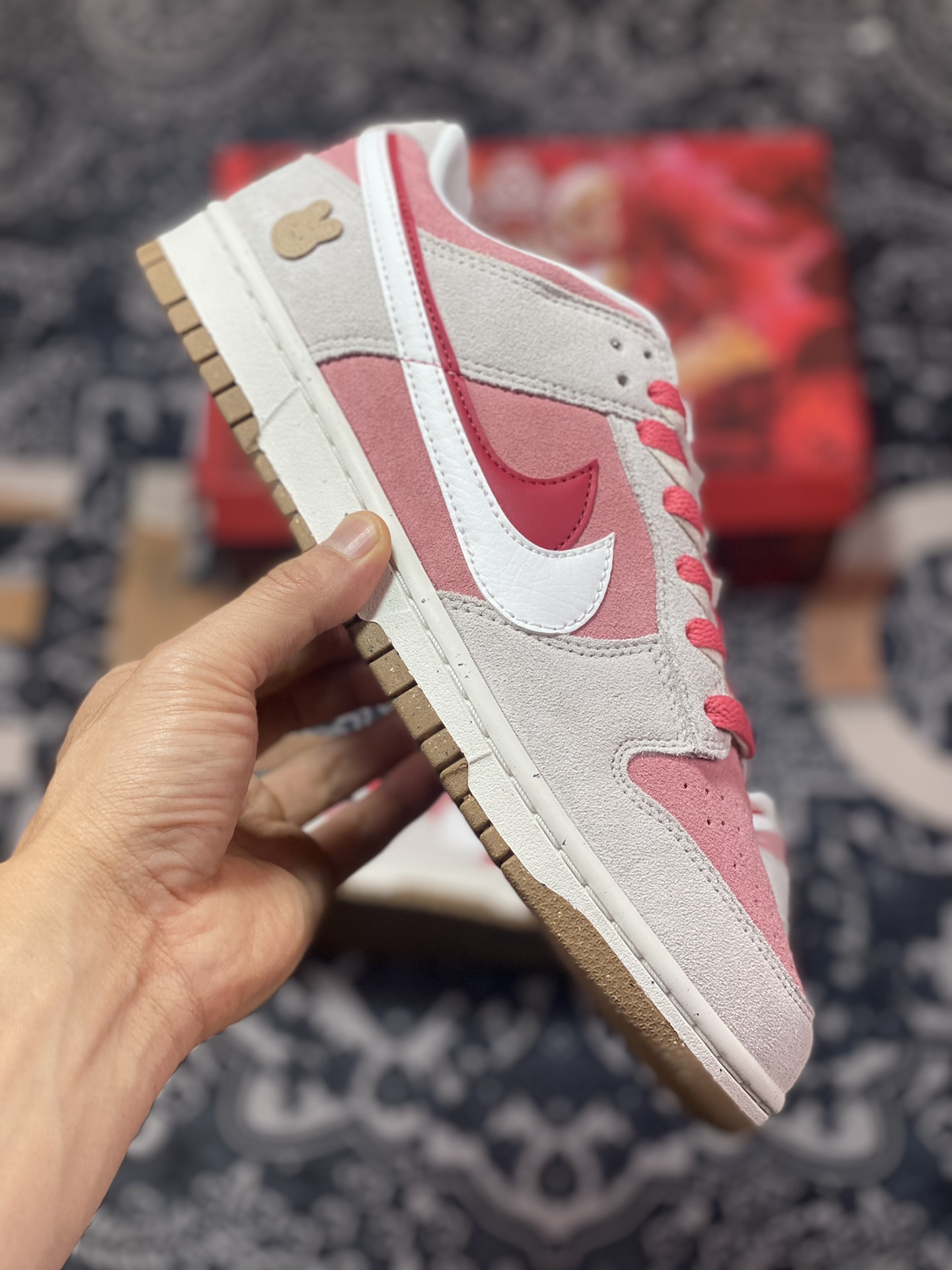 Nike SB Dunk Low SE”85 Double Swoosh/Grey/Pink/Rabbit”扣篮系列低帮板鞋“麂皮浅灰粉红双钩小兔”DO9457-100