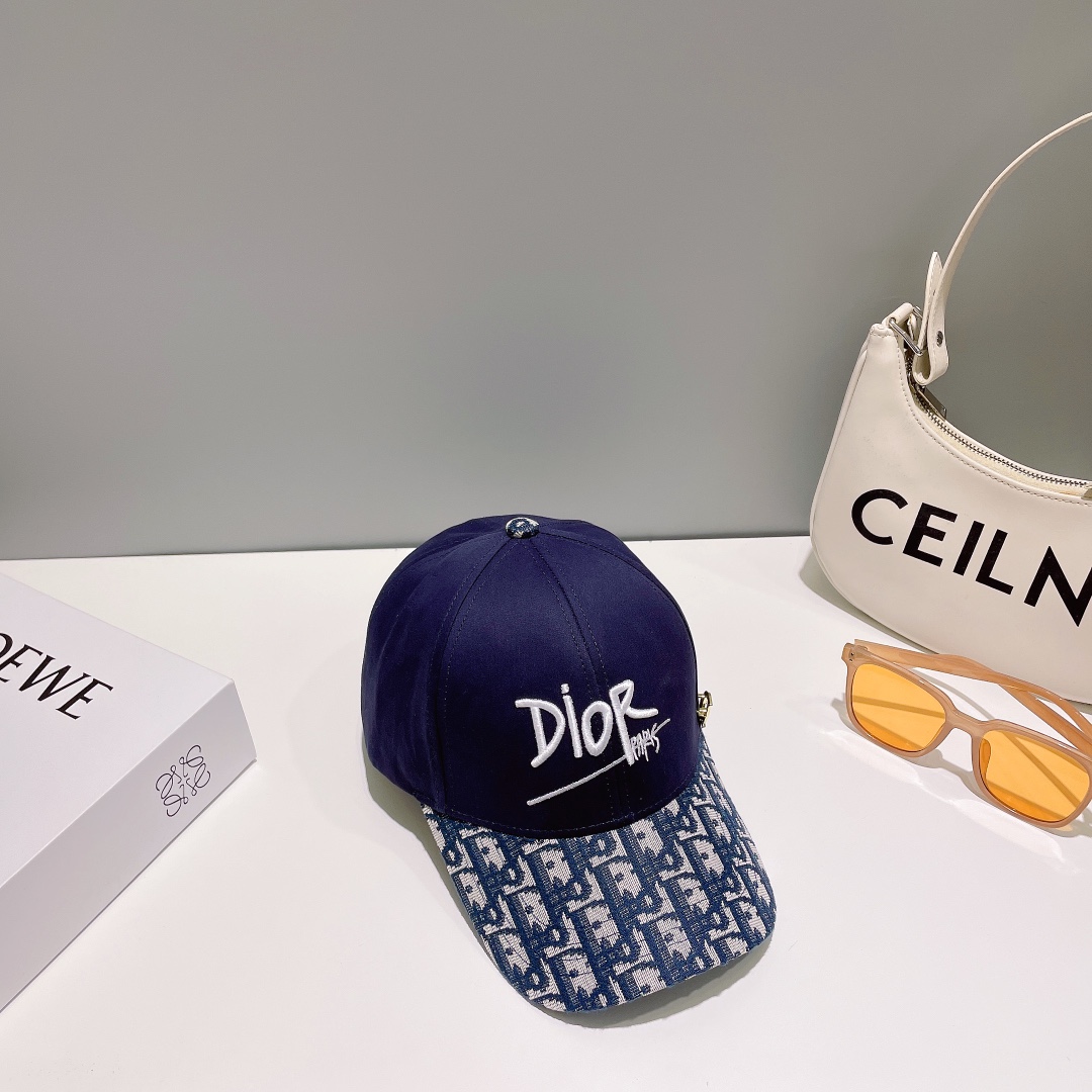Dior迪奥新款刺绣字母帆布棒球帽