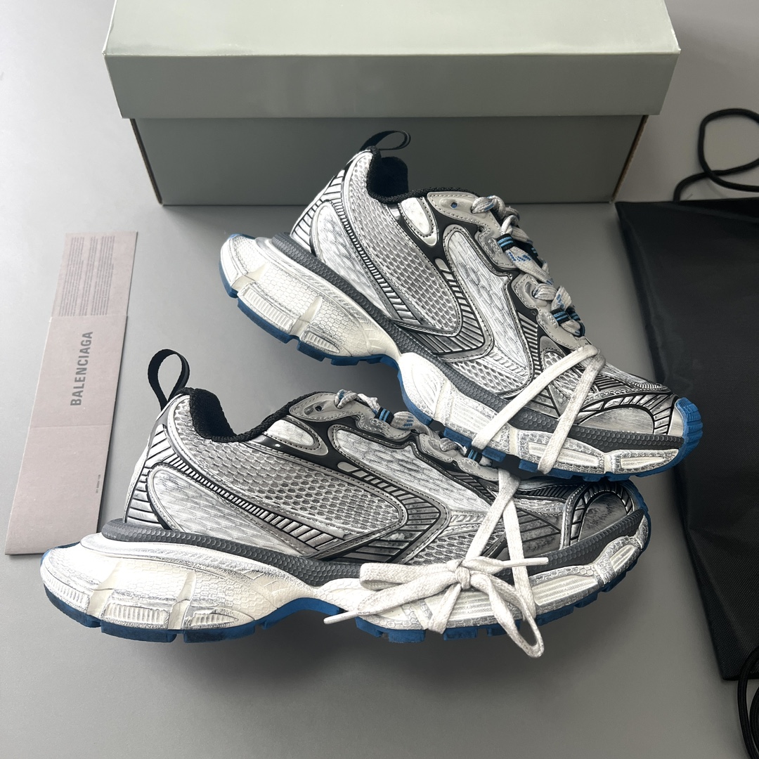 Balenciaga 纯 本Balenciaga Phantom Sneaker 巴黎世家全新做旧十代银蓝潮流跑鞋 在延续 Track Trainer 户外轮廓和复杂鞋面结构的同时