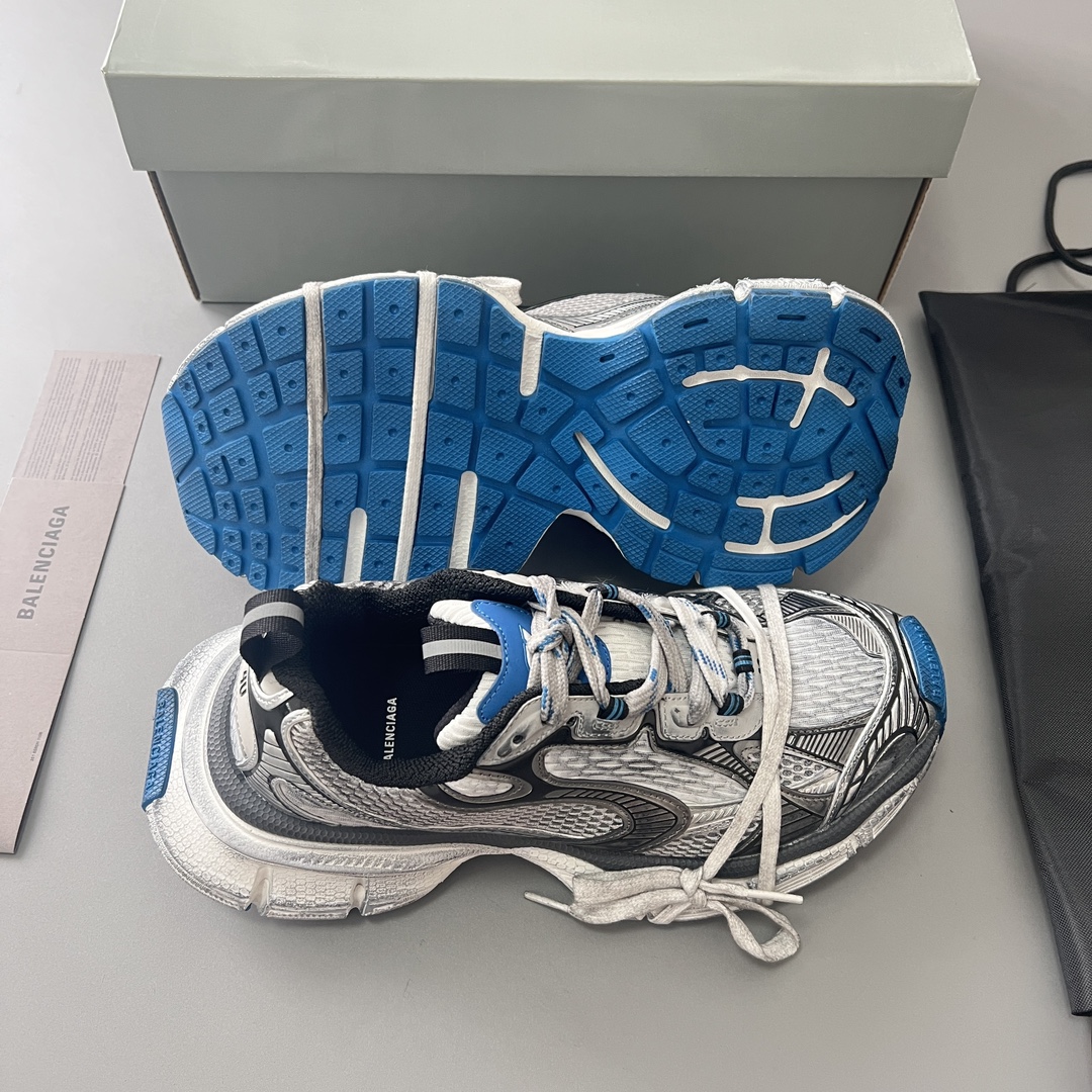 Balenciaga 纯 本Balenciaga Phantom Sneaker 巴黎世家全新做旧十代银蓝潮流跑鞋 在延续 Track Trainer 户外轮廓和复杂鞋面结构的同时