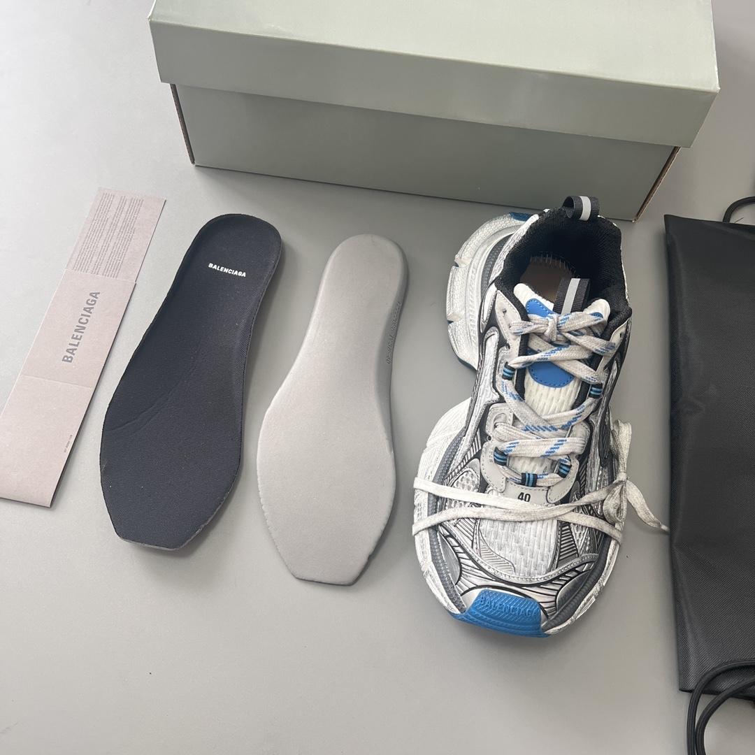 Balenciaga 纯 本Balenciaga Phantom Sneaker 巴黎世家全新做旧十代银蓝潮流跑鞋 在延续 Track Trainer 户外轮廓和复杂鞋面结构的同时
