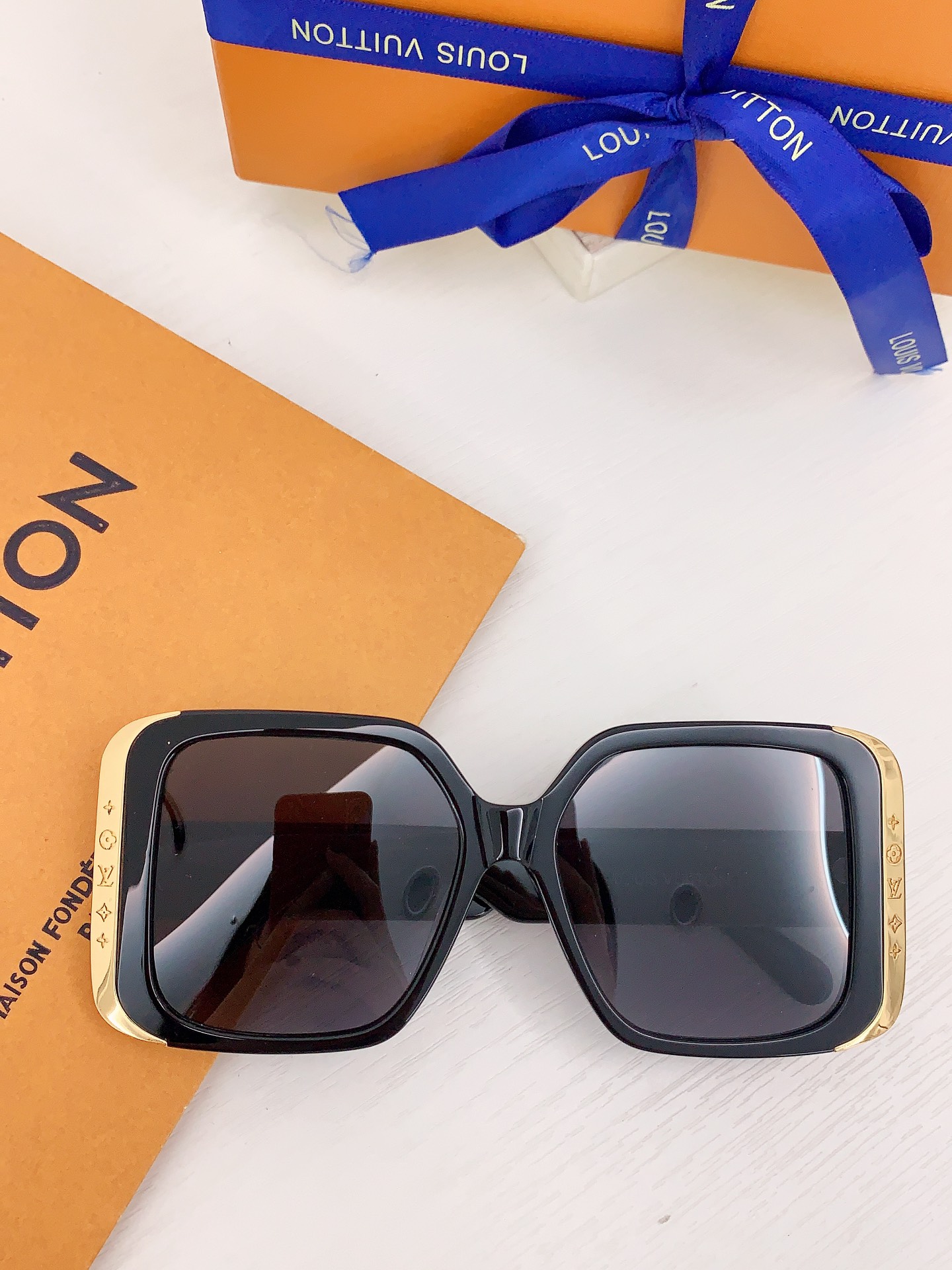 
 LOUI VUITTON *Z1664 刘亦菲女神代言柜台款 
Size57-17-145✔️