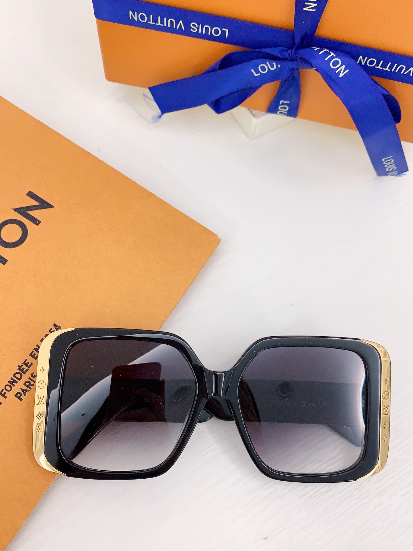 
 LOUI VUITTON *Z1664 刘亦菲女神代言柜台款 
Size57-17-145✔️