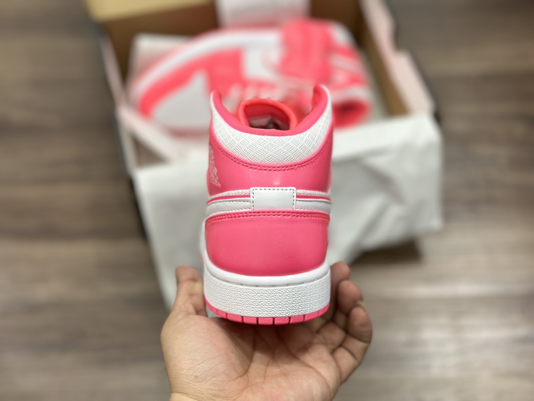 220 NIKE air Jordan1 mid 中帮休闲运动鞋 555112-611