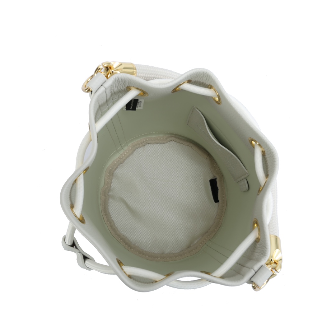 MarcJacobsl背影和小水桶包[玫瑰]可手提可斜挎的神仙颜值小水桶，一眼就能击中你的心，最喜欢今年