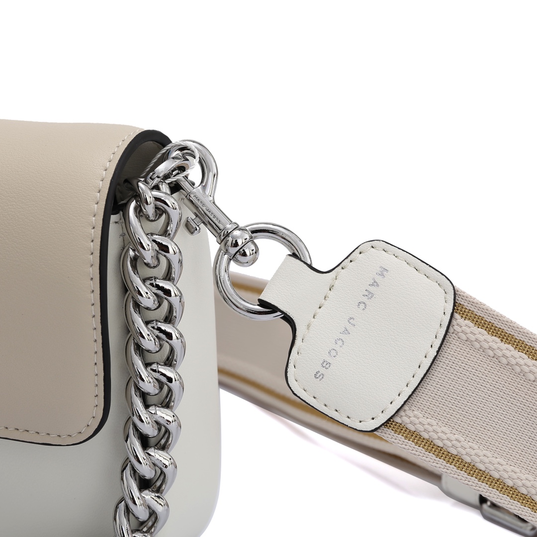 MJ秋冬新款，明星同款超热卖款；可单肩斜挎手提 链条可拆卸 长肩带可拆卸可调节长短 二条肩带可随意搭配 