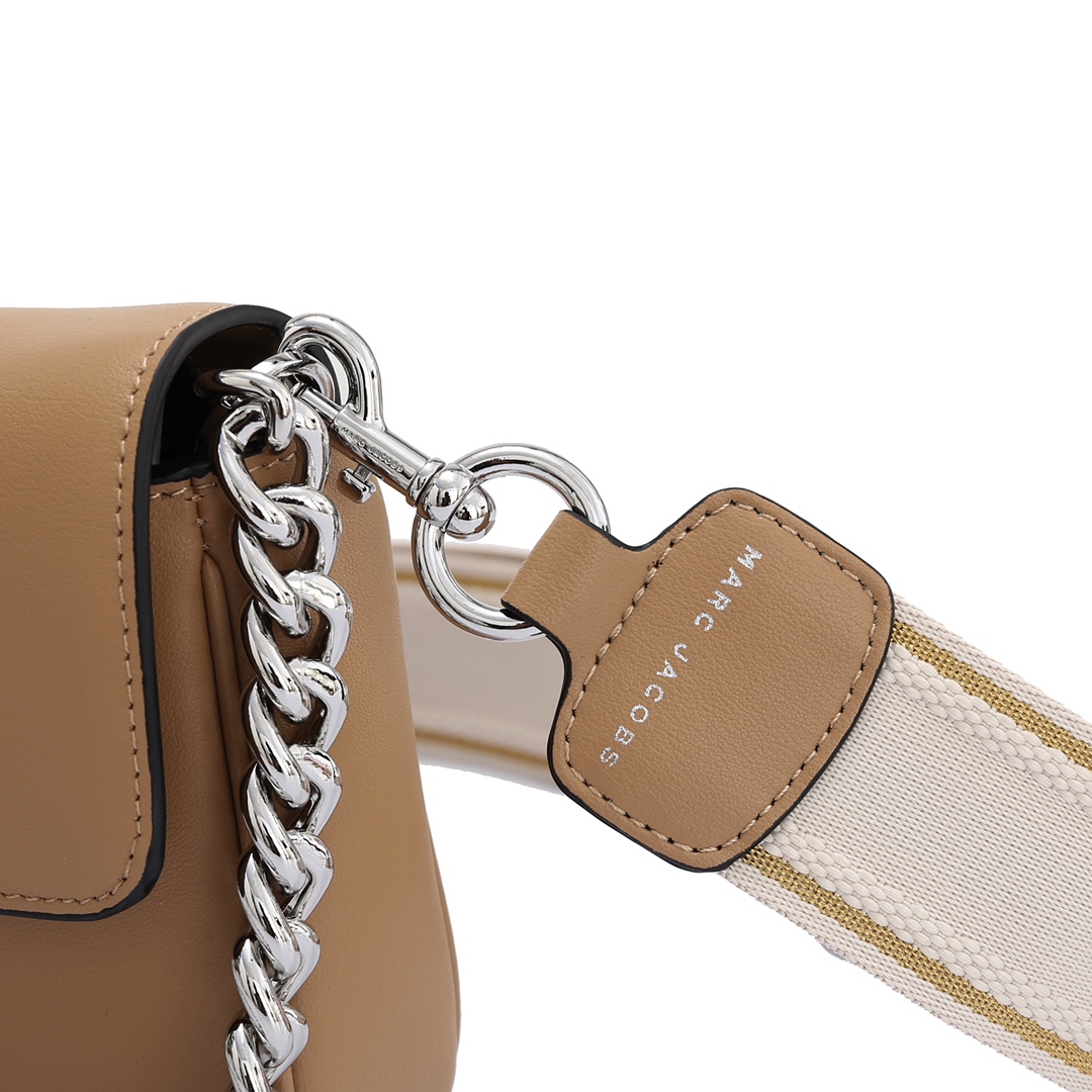 MJ秋冬新款，明星同款超热卖款；可单肩斜挎手提 链条可拆卸 长肩带可拆卸可调节长短 二条肩带可随意搭配 