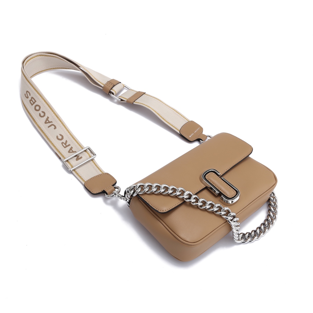 MJ秋冬新款，明星同款超热卖款；可单肩斜挎手提 链条可拆卸 长肩带可拆卸可调节长短 二条肩带可随意搭配 