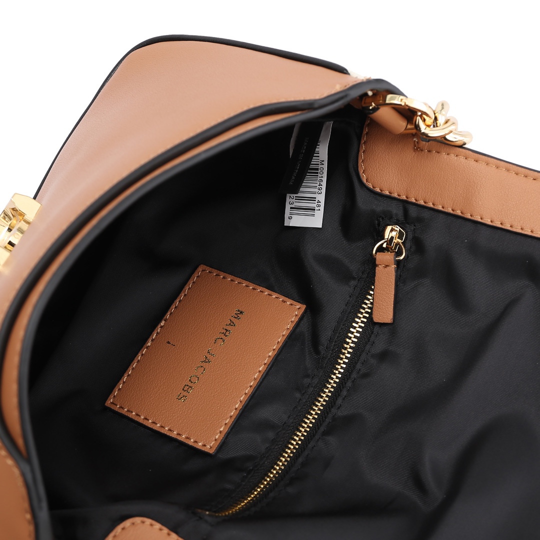 MJ秋冬新款，明星同款超热卖款；可单肩斜挎手提 链条可拆卸 长肩带可拆卸可调节长短 二条肩带可随意搭配 