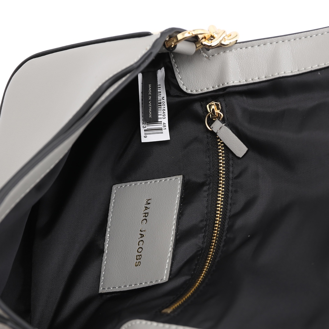 MJ秋冬新款，明星同款超热卖款；可单肩斜挎手提 链条可拆卸 长肩带可拆卸可调节长短 二条肩带可随意搭配 