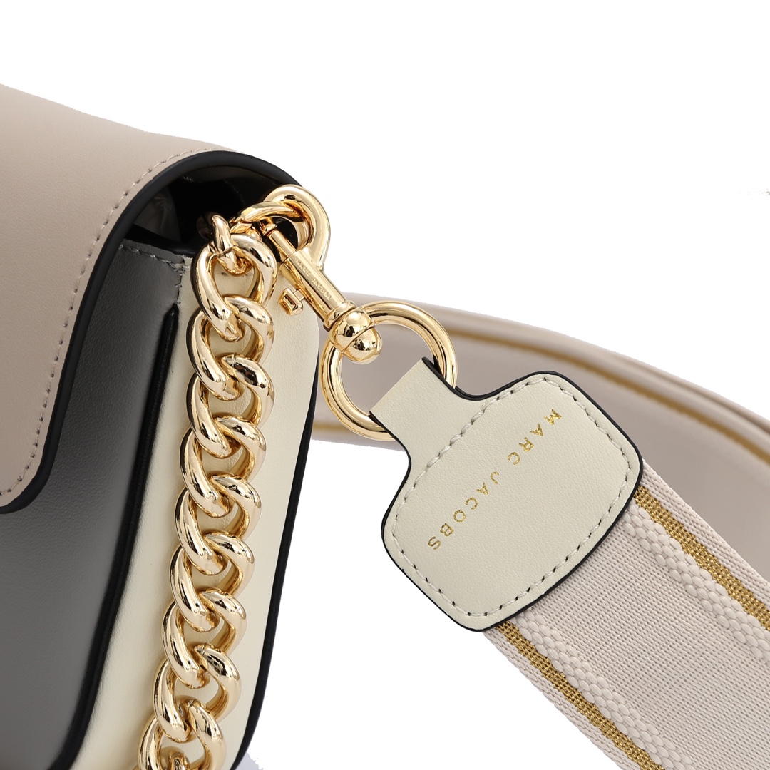 MJ秋冬新款，明星同款超热卖款；可单肩斜挎手提 链条可拆卸 长肩带可拆卸可调节长短 二条肩带可随意搭配 