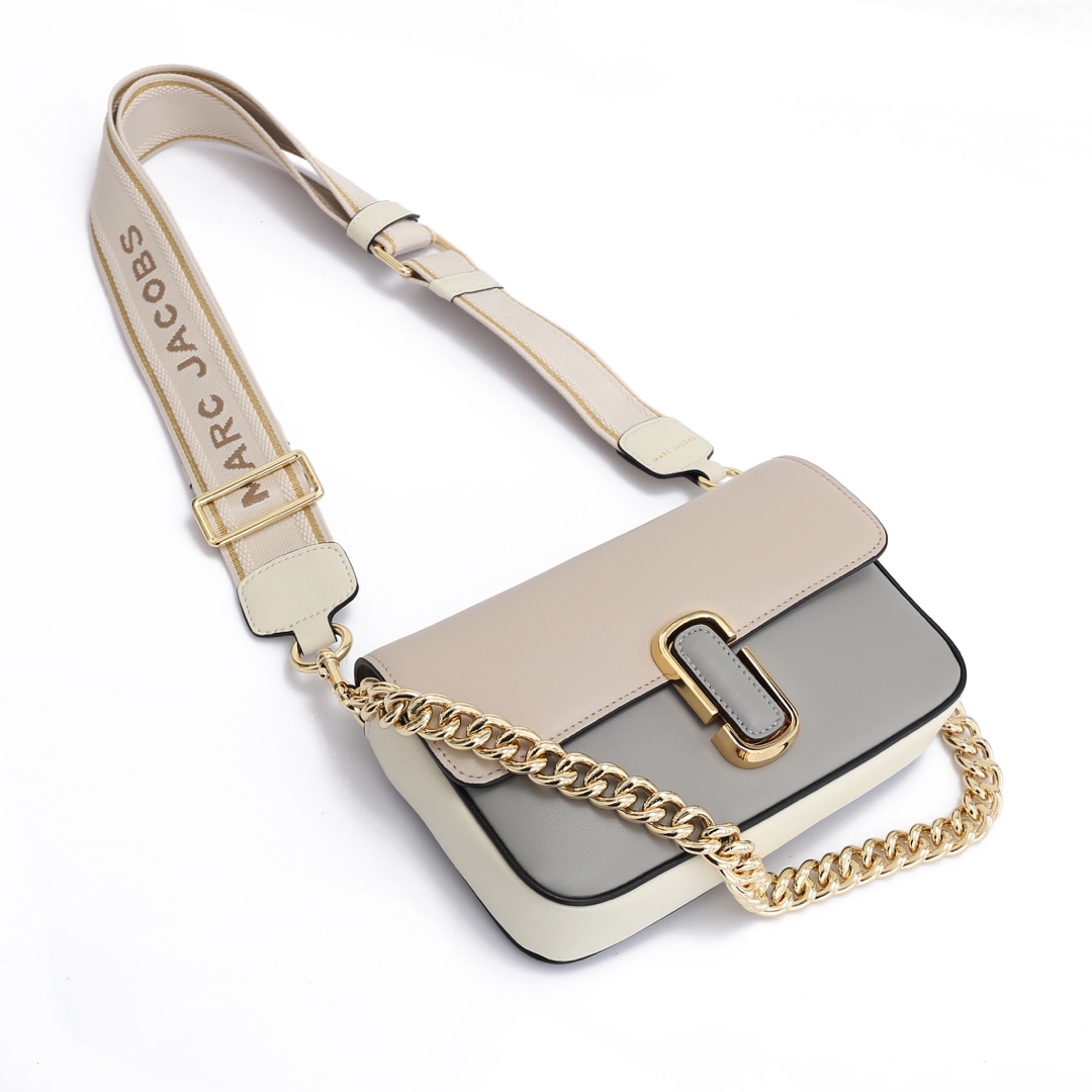 MJ秋冬新款，明星同款超热卖款；可单肩斜挎手提 链条可拆卸 长肩带可拆卸可调节长短 二条肩带可随意搭配 