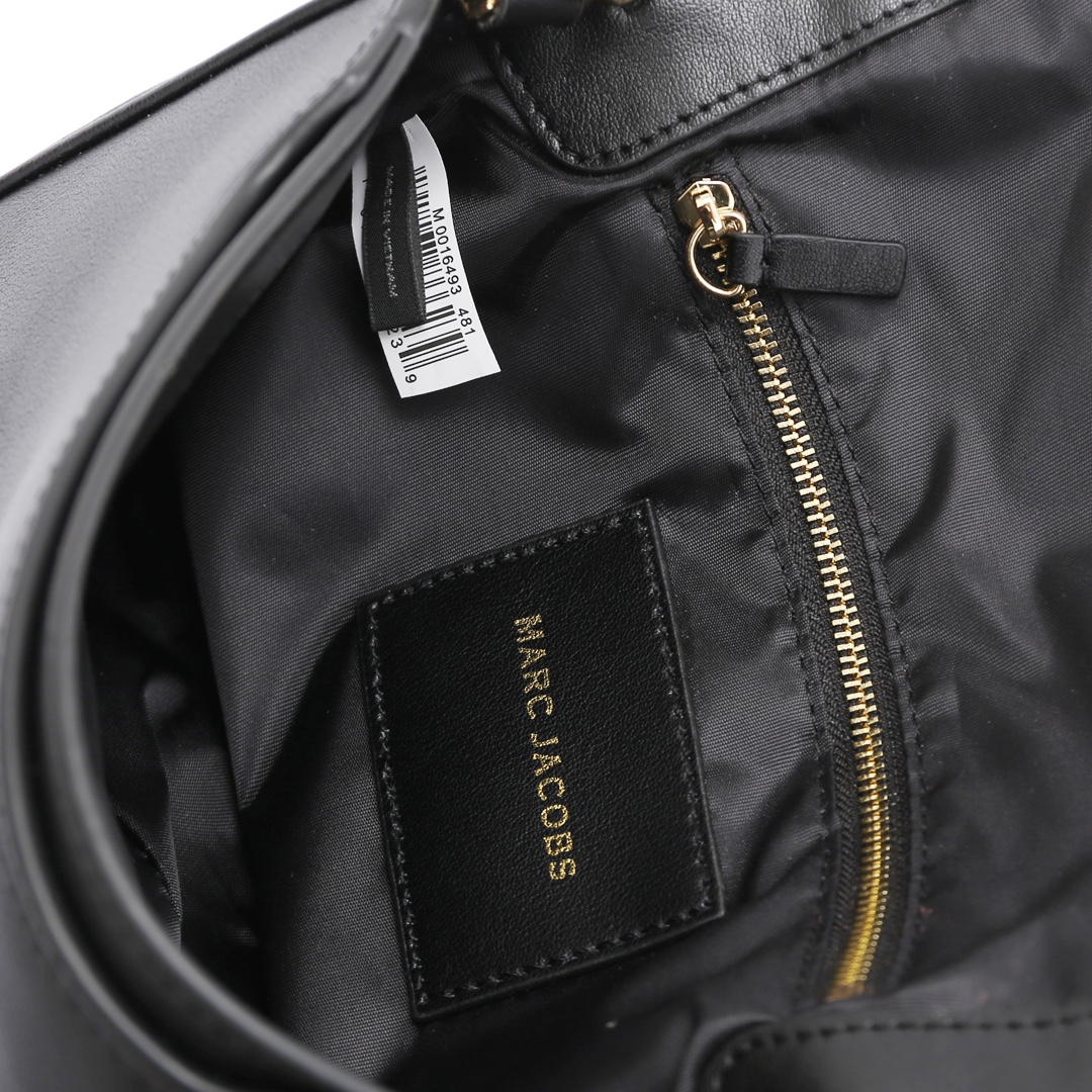 MJ秋冬新款，明星同款超热卖款；可单肩斜挎手提 链条可拆卸 长肩带可拆卸可调节长短 二条肩带可随意搭配 