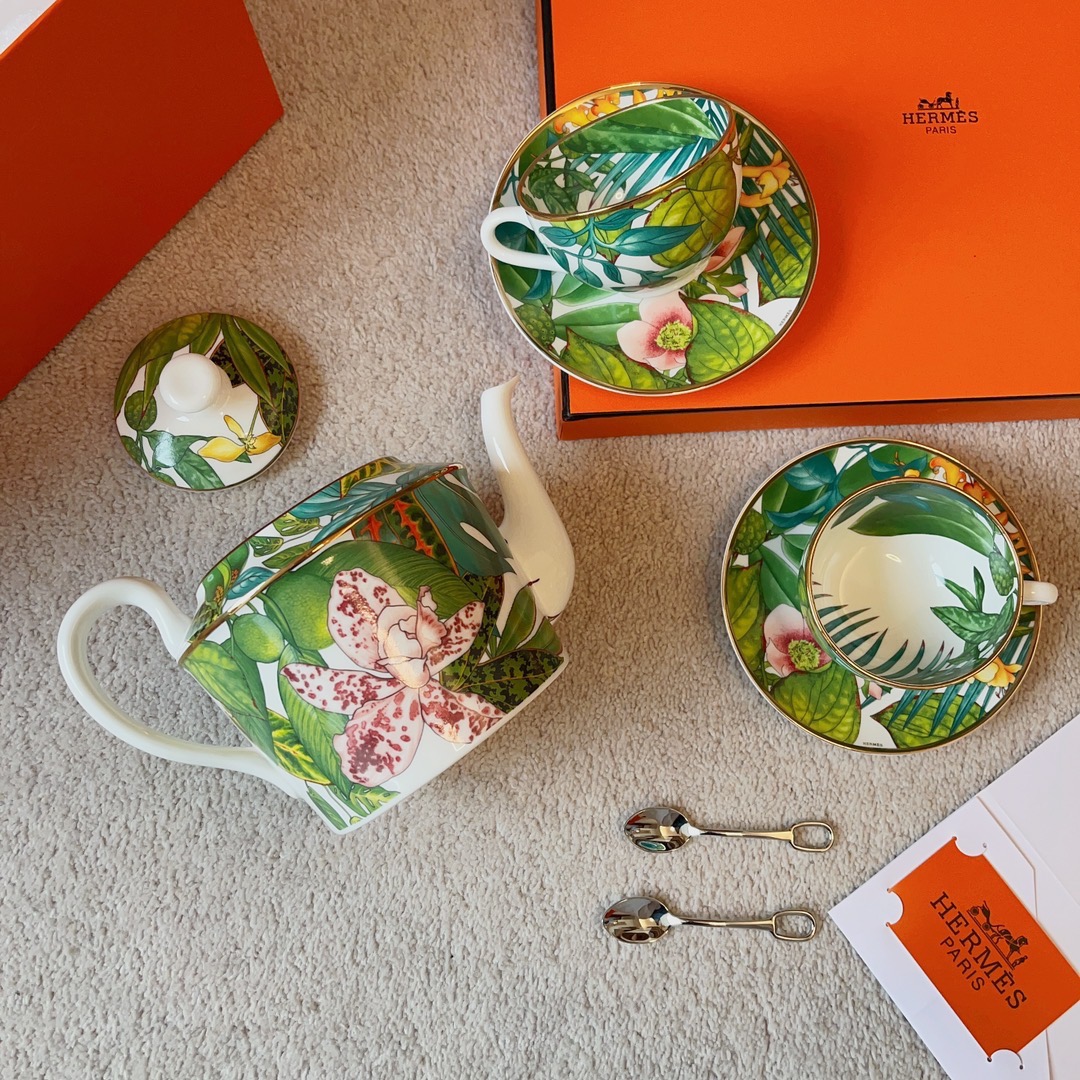 路易威登 Louis Vuitton 高定典藏名品高定成衣时装外套连衣裙衬衫T恤 #0F7FE88F 3