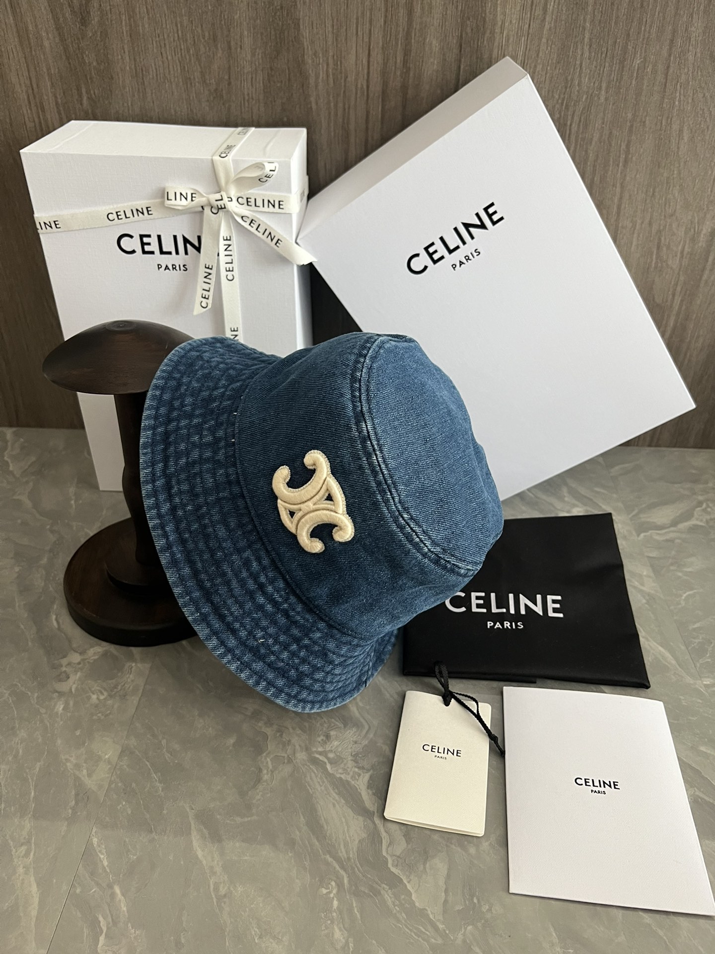 Celine Cappelli Cappello a Secchiello Ricamo Cotone Denim