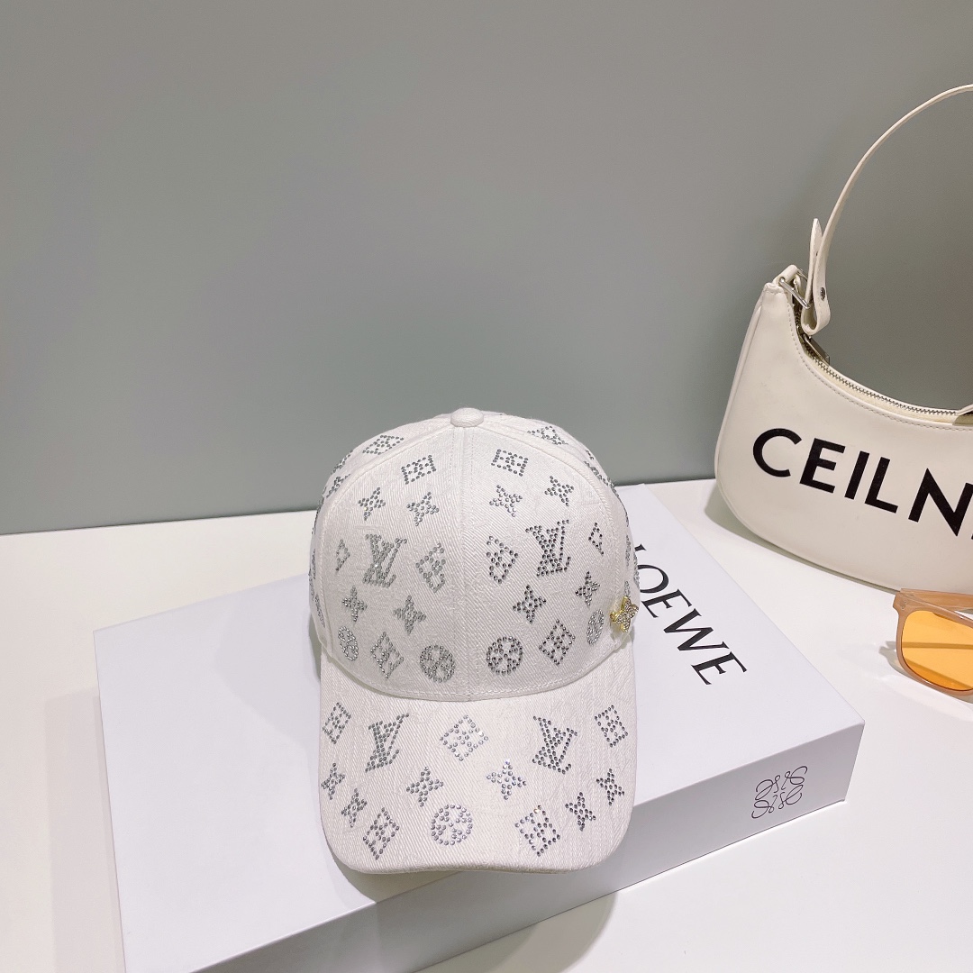 NO:192971,LV Louis Vuitton High Edition shipped, full diamond logo baseball cap, very classic classic, popular retro beauty, available in all seasons, must-have when going out, very showy little hat, fisherman hat baseball cap knit hat, hat, louis vuitton, louis vuitton, espadrilles, hats19860909LV路易威登高版出货,满钻logo棒球帽,非常经典的经典,流行的复古美,四季可用,出门必备,非常显脸小帽子渔夫帽棒球帽针织帽,帽子,louis vuitton,louis vuitton,espadrilles,hats,hat
