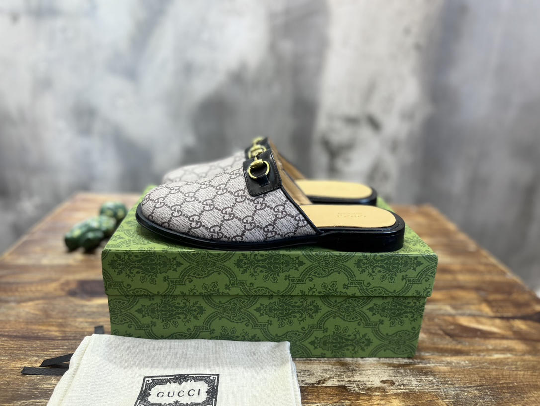 Gucci 新款男士马衔扣拖鞋