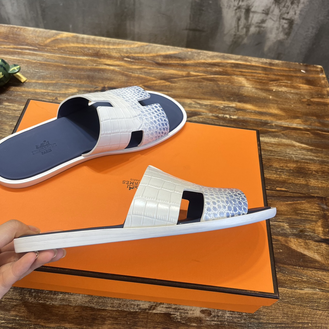 Hermès H家2023s新款男凉拖爱马仕Hermes 喜欢二舅姥爷拖鞋的一定不能错过这款拖鞋，好穿百搭又