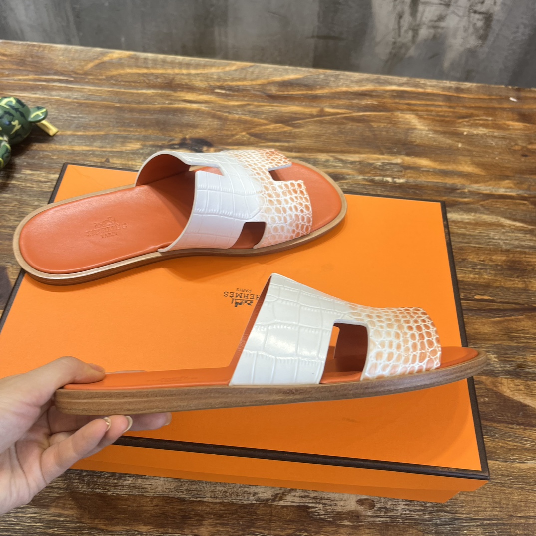 Hermès H家2023s新款男凉拖爱马仕Hermes 喜欢二舅姥爷拖鞋的一定不能错过这款拖鞋，好穿百搭又