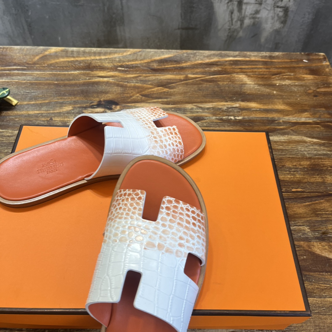 Hermès H家2023s新款男凉拖爱马仕Hermes 喜欢二舅姥爷拖鞋的一定不能错过这款拖鞋，好穿百搭又