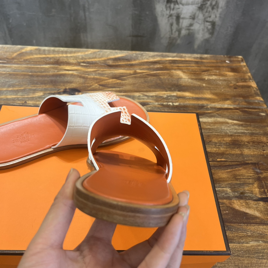 Hermès H家2023s新款男凉拖爱马仕Hermes 喜欢二舅姥爷拖鞋的一定不能错过这款拖鞋，好穿百搭又