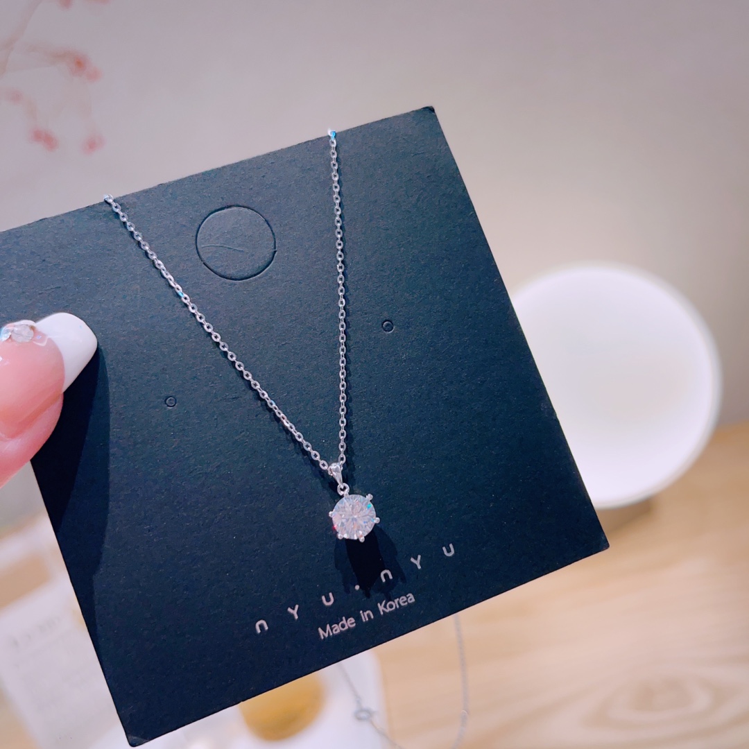 Low Allergy Silver Moissanite Necklace Sweet & Cool Wedding Favor