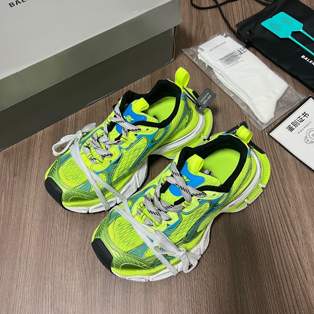 Balenciaga Balenciaga Phantom Sneaker 巴黎世家全新做旧十代荧光绿潮流跑鞋 在延续 Track Trainer 户外轮廓和复杂鞋面结构的同时