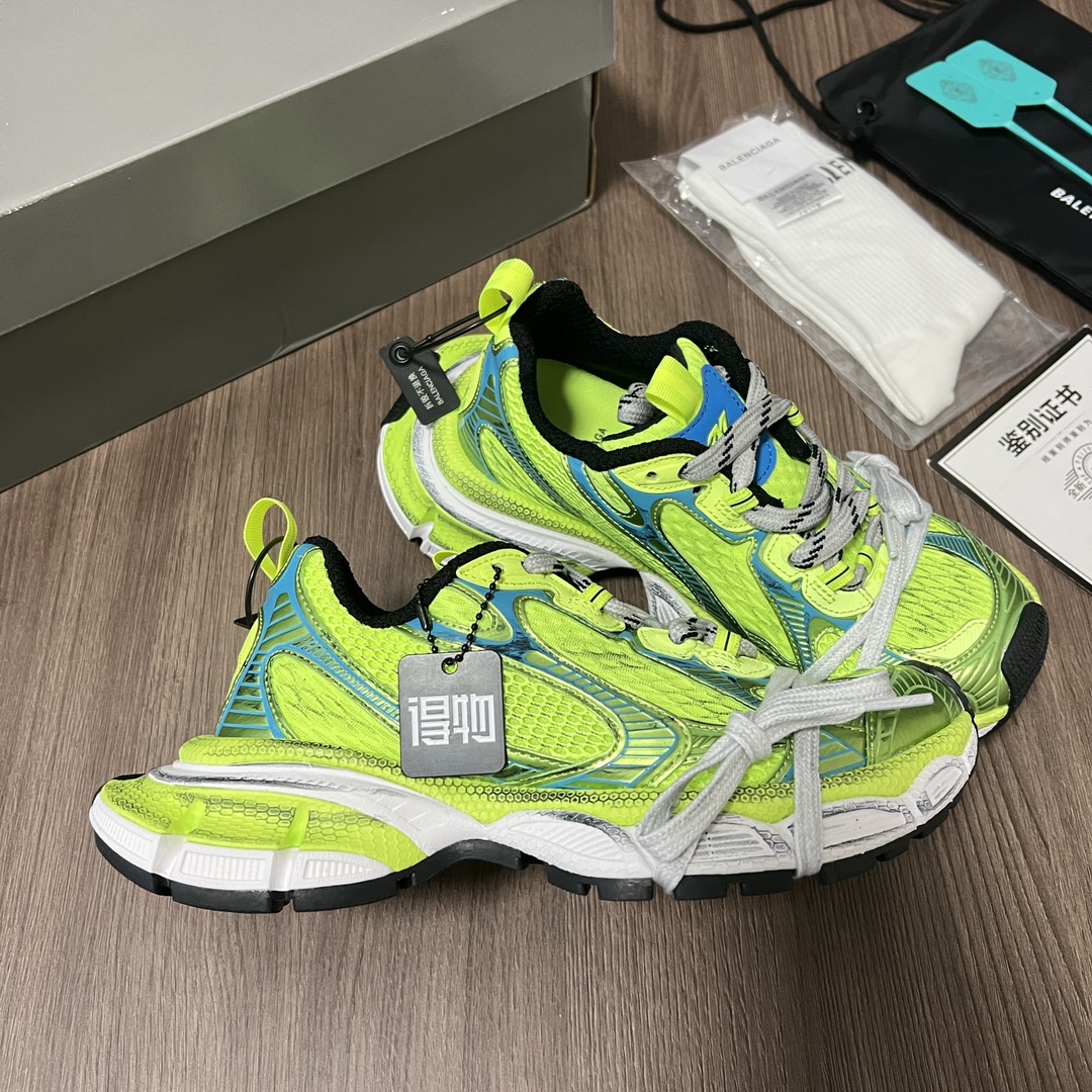 Balenciaga Balenciaga Phantom Sneaker 巴黎世家全新做旧十代荧光绿潮流跑鞋 在延续 Track Trainer 户外轮廓和复杂鞋面结构的同时