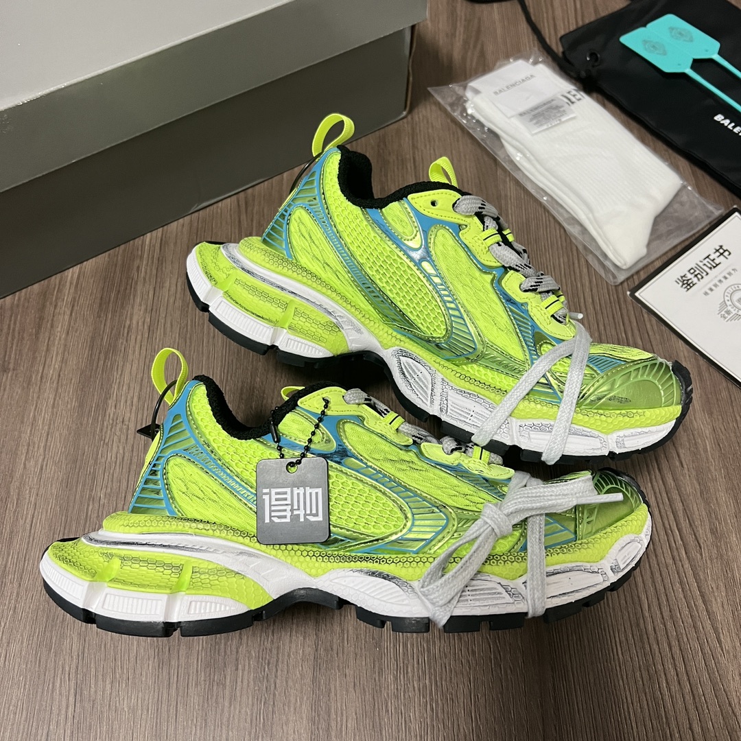 Balenciaga Balenciaga Phantom Sneaker 巴黎世家全新做旧十代荧光绿潮流跑鞋 在延续 Track Trainer 户外轮廓和复杂鞋面结构的同时