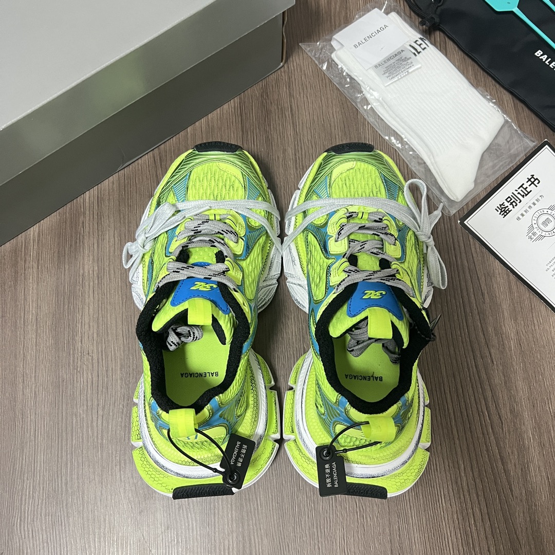 Balenciaga Balenciaga Phantom Sneaker 巴黎世家全新做旧十代荧光绿潮流跑鞋 在延续 Track Trainer 户外轮廓和复杂鞋面结构的同时