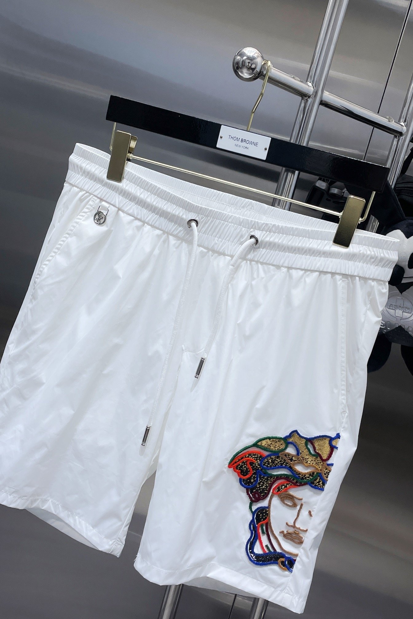 范思哲Versace2024夏季新款休闲裤短裤高端版本！专柜定制面料透气舒适度高细节无可挑剔品牌元素设计