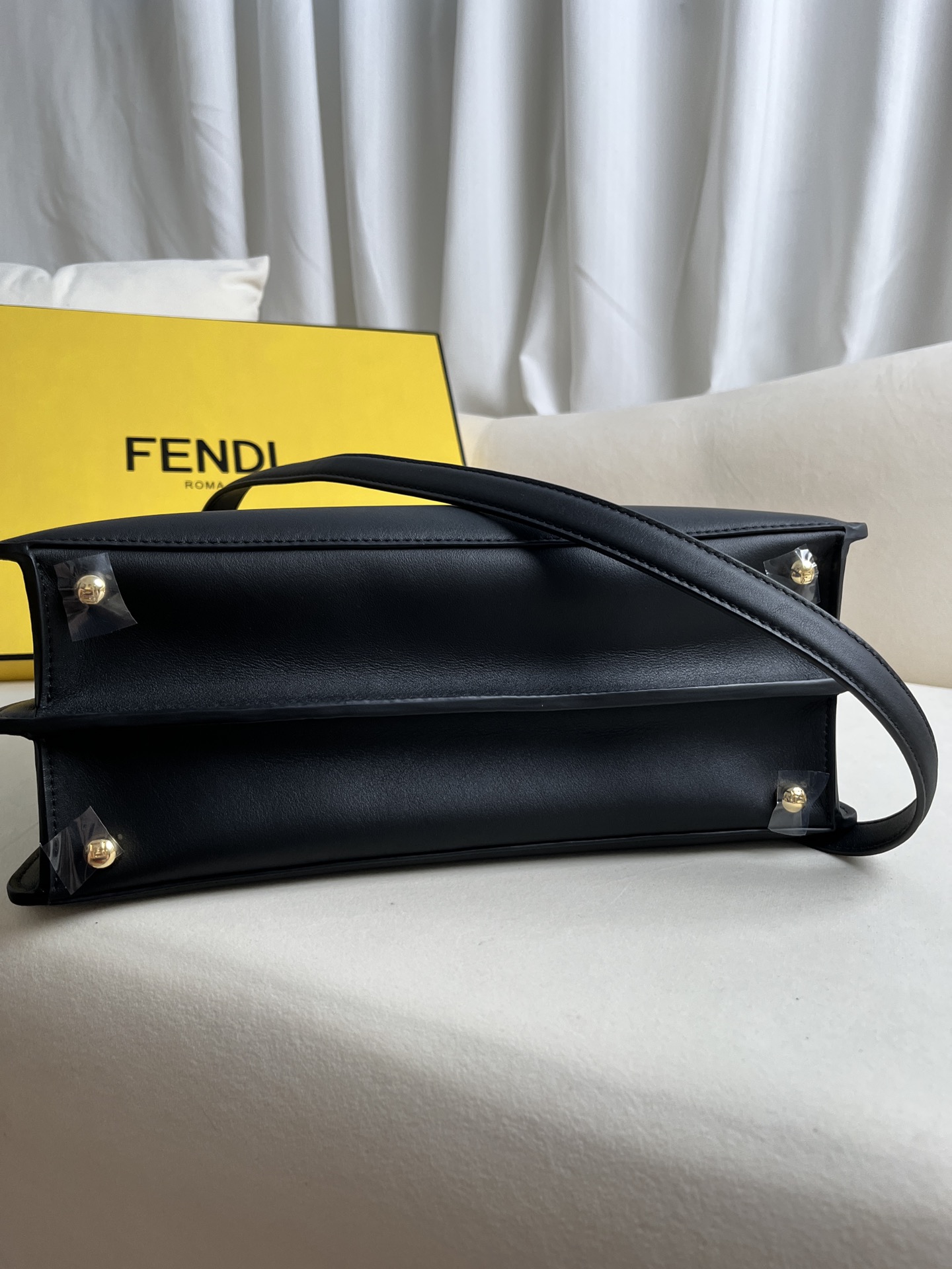 Fendi Peekaboo ISeeU Medium Black Leather Handbag with Iconic Twist Lock 10 i1684150445 6938 8