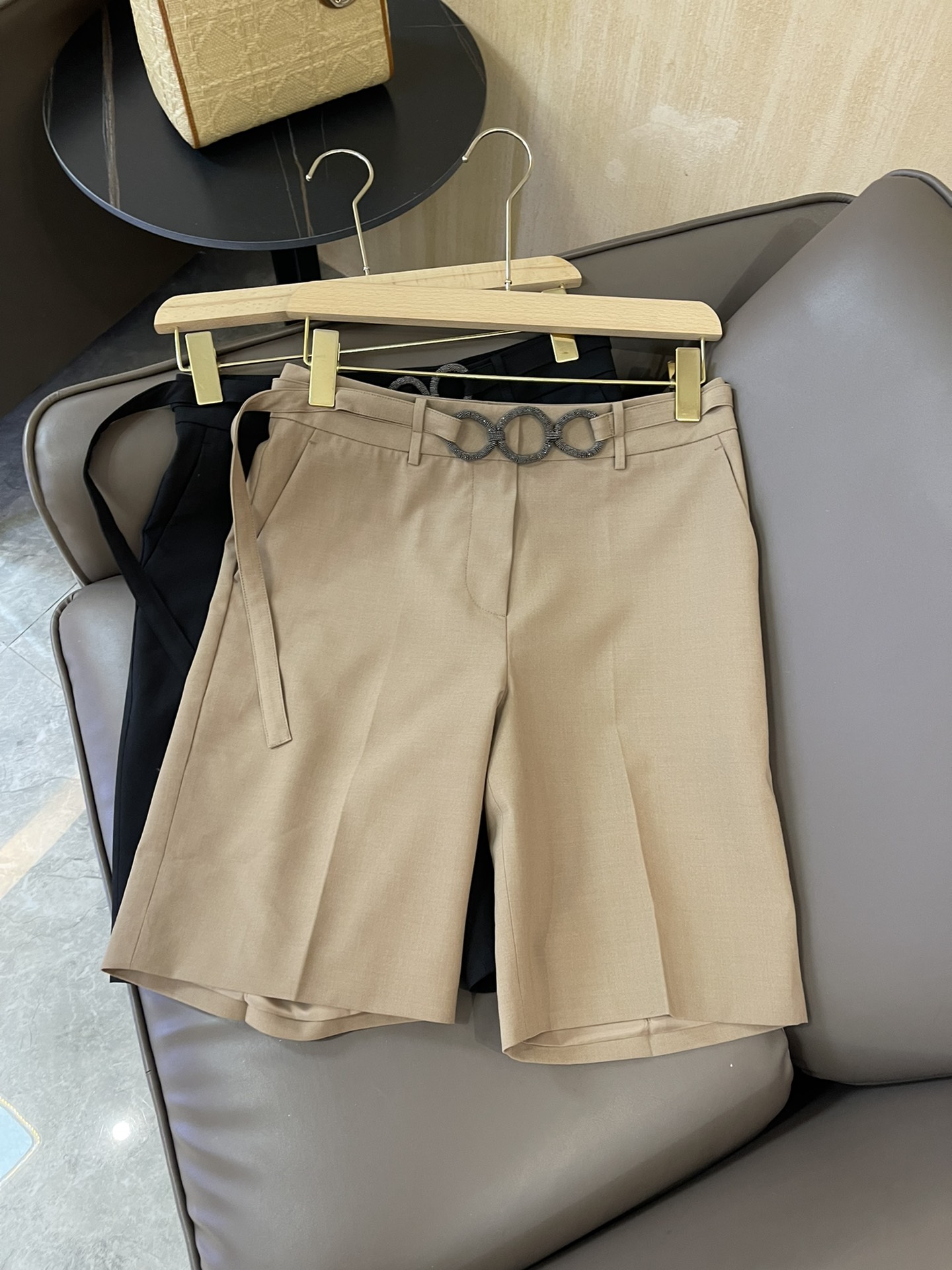 NO:452590,180231547#16/5/0/2 BC belt Five-point suit shorts Apricot color, shorts, business suit, alexander wang19860909180231547#16/5/0/2 BC 腰带 五分西装短裤 杏色,,shorts,business suit,alexander wang,Women's clothing