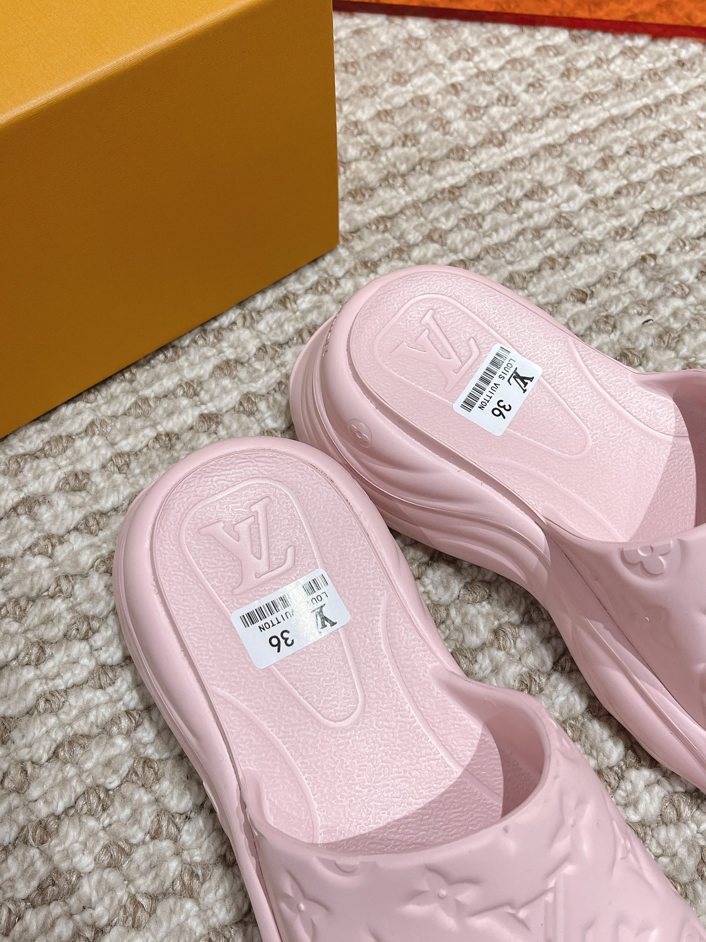 Louis Vuitton LV 2023夏季新款 Monogram浮雕厚底拖鞋