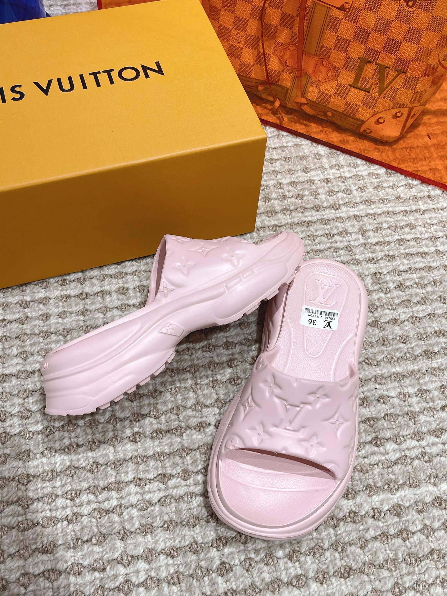 Louis Vuitton LV 2023夏季新款 Monogram浮雕厚底拖鞋
