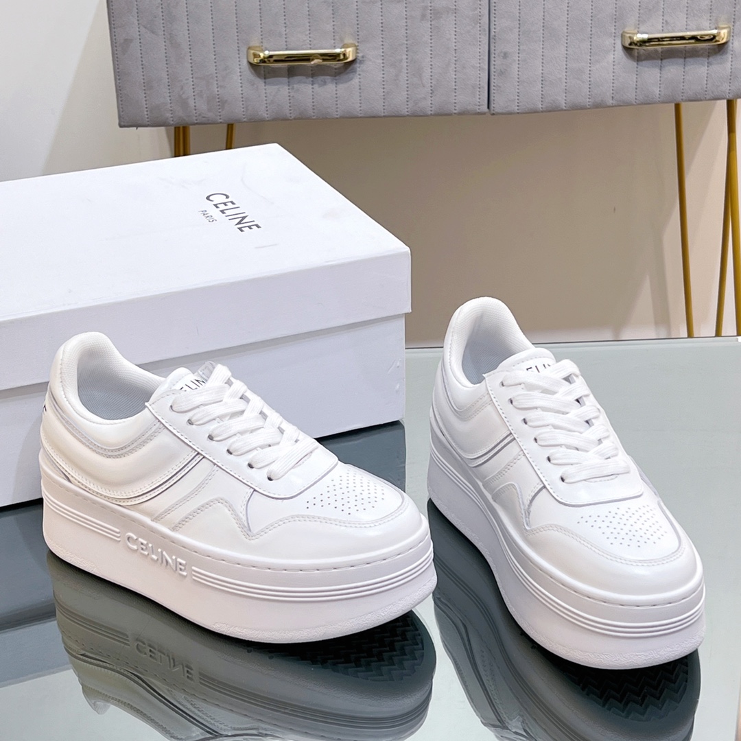 NO:239731,[High version] Celine thick-soled white shoes The most comfortable one among the white shoes, and it is very versatile, and it is more comfortable to wear flat soles, and it is OK to commute and go shopping!  Imported grained calfskin with beige and nylon fabric filled inner lining. Original 1:1 open mold rubber sole, thickness 5cm Insole: ORTHOLITE stamping mold insole shoe laces, cotton fixed woven shoe laces Size 35-39 Pay attention to distinguish between ordinary versions on the market and look at the details., casual shoes/sports shoes, celine, celine, sneakers, cowhide19860909【高版本】 Celine赛琳厚底小白鞋 小白鞋里最舒服的一款,而且好百搭,平底穿着更舒适,通勤逛街都ok！ 鞋面进口粒面米白小牛皮 内里尼龙织物填充内里 大底原版1:1开模橡胶大底,厚度5cm 鞋垫: ORTHOLITE冲压模具鞋垫鞋质鞋带棉质定织鞋带 码数35-39 注意区分市面普通版本、看细节.,休闲鞋/运动鞋,celine,celine,sneakers,cowhide,Women's Shoes