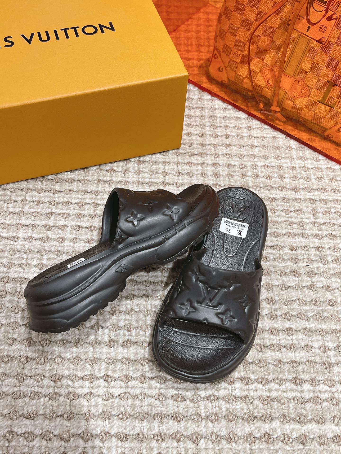 Louis Vuitton LV 2023夏季新款 Monogram浮雕厚底拖鞋