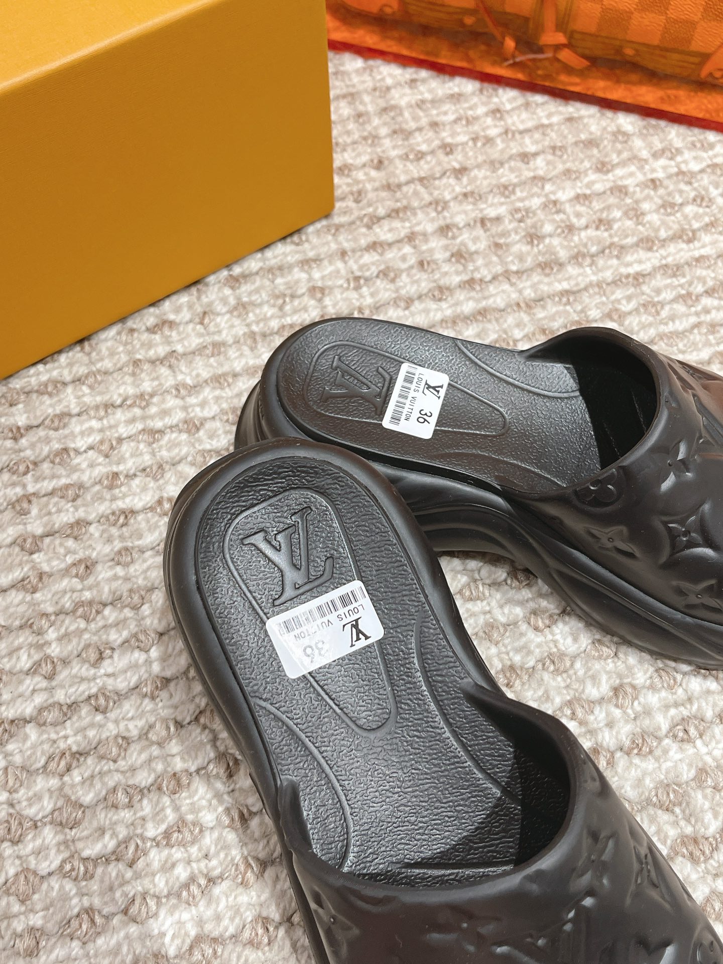 Louis Vuitton LV 2023夏季新款 Monogram浮雕厚底拖鞋