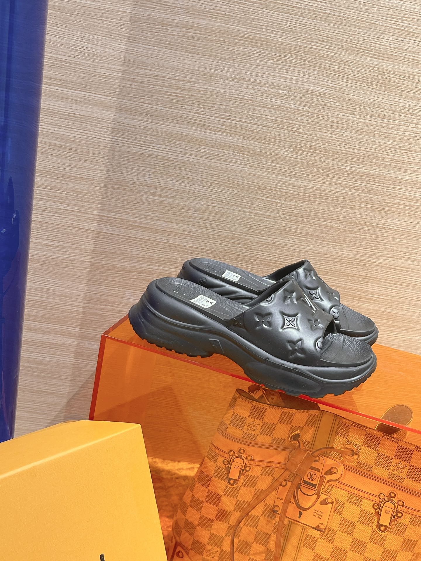 Louis Vuitton LV 2023夏季新款 Monogram浮雕厚底拖鞋