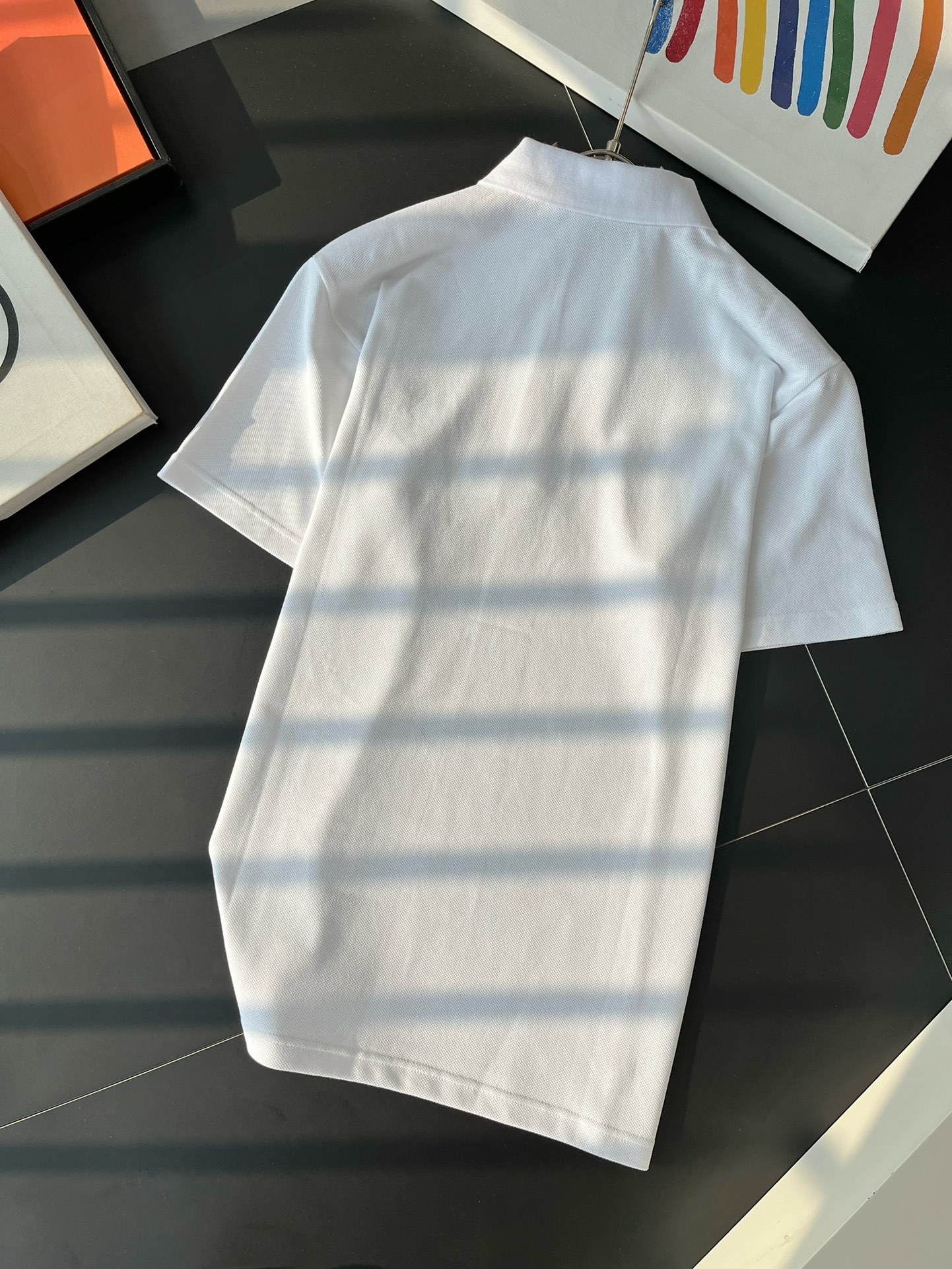 1V23针织新品经典标识短袖T恤取材